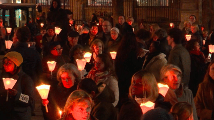 Un jour en France : hommage au maçon "en bleu" à Limoges, la Vierge de retour à Notre-Dame… L’actualité du samedi 16 novembre