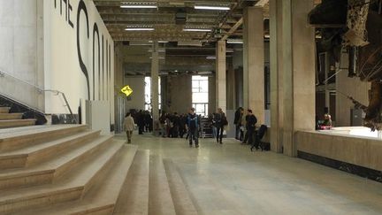 Les surfaces ont donc triplé, mais on n&#039;a pas de surprise majeure. Ce sont les architectes qui avaient conçu le Site de création contemporaine créé en 2002 qui ont imaginé le Palais de Tokyo nouvelle manière. Anne Lacaton et Jean-Philippe Vassal en ont donc conservé l&#039;esprit et le béton brut.
 (Photo Valérie Oddos / Culturebox)