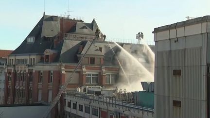 Puy-de-Dôme : incendie maitrisé à la Banque de France de Chamalières (France 3)