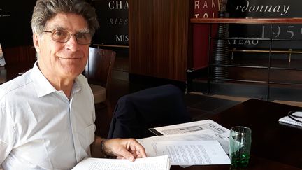 Rémi Krug a confié aux archives des lettres de sa grand-mère, datant de la Seconde Guerre mondiale (ANNE CHEPEAU / RADIOFRANCE)