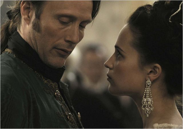 Mads Mikkelsen et Alicia Vikander dans &quot;Royal Affair&quot; de Nikolaj Arcel
 (Jour 2 Fête / Chrysalis Films)