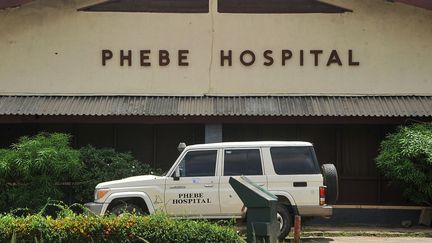 A Bong, l'hôpital Phebe, d'une capacité de 200 lits, doté de sept médecins, doit répondre aux besoins des quelque 400.000 habitants de la province, sans compter ceux qui viennent des environs pour les urgences. Selon les statistiques de l'établissement, il accueille environ 2.500 patients par mois. (ZOOM DOSSO / AFP)