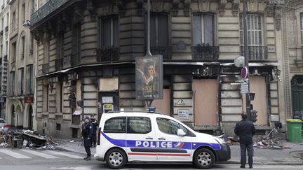 Paris : les dégâts considérables des "gilets jaunes" sur les Champs-Elysées