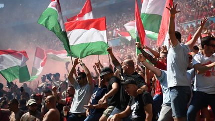 Plus de 60 000 supporters hongrois ont donné de la voix contre l'équipe de France à l'Euro 2021, samedi 19 juin. (FRANCK FIFE / POOL / AFP)