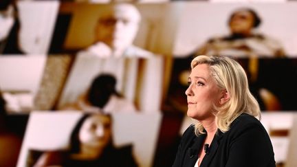 La candidate du Rassemblement national Marine Le Pen, invitée de l'émission "Elysée 2022", le&nbsp;3 mars 2022 sur France 2. (CHRISTOPHE ARCHAMBAULT / AFP)