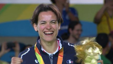 Après des espoirs douchés aux Jeux de Tokyo, la para judokate Sandrine Martinet, qui a déjà remporté le titre paralympique, vise à nouveau une médaille. (France 2)