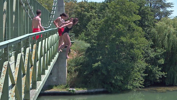 Les baignades sauvages se multiplient dans toutes les rivières françaises (France 3 Hauts de France)