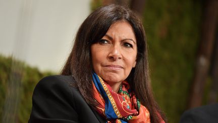 La maire de Paris, Anne Hidalgo, assiste à une rencontre sur le thème de la pollution de l'air, à Paris, le 29 mars 2017. (PHILIP ROCK / ANADOLU AGENCY)