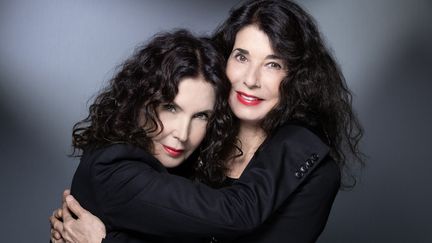 Les soeurs Katia et Marielle Labèque à Paris le 13 janvier 2021&nbsp; (JOEL SAGET / AFP)