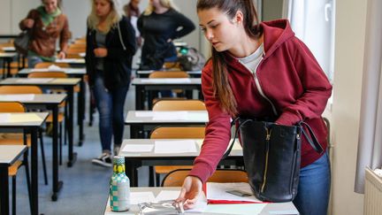 Les candidats du baccalaur&eacute;at 2016 prennent place pour&nbsp;l'&eacute;preuve&nbsp;de philosophie, le 15 juin, &agrave; Lille. (THIERRY THOREL / CITIZENSIDE / AFP)