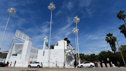 Le "Pacific Sunset Motel", dit "Bates Motel", transformé en sculpture géante par le Français Vincent Lamouroux, à Los Angeles.
 (FREDERIC J. BROWN / AFP)