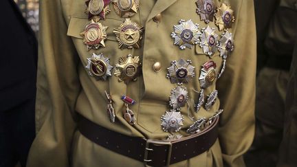 Un militaire nord-cor&eacute;en participe &agrave; une c&eacute;r&eacute;monie en hommage aux soldats de l'arm&eacute;e populaire de Cor&eacute;e morts au combat &agrave; Pyongyang (Cor&eacute;e du Nord), le 25 juillet 2013. (WONG MAYE-E / AP / SIPA)