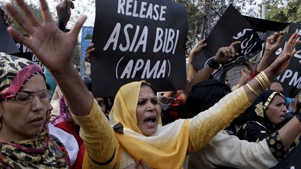 Manifestation pour la libération d'Asia Bibi, condamnée pour blasphème à Lahore (Pakistan), le 21 novembre 2010. (K.M. CHAUDARY/AP/SIPA / AP)