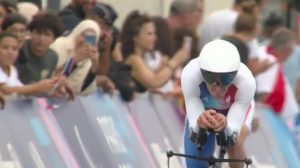 Le para cyclisme français a vécu une journée historique, ce mercredi 4 septembre, en raflant 11 médailles sur les contre-la-montre, pour 16 engagés. (France 2)