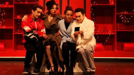 Carole DEFFIT, Valérie ZACCOMER, Alexandre FAITROUNI, Fabian RICHARD dans "31" de  Gaëtan BORG et Stéphane LAPORTE
 (Anthony Klein)