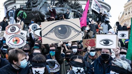 Une manifestation contre le projet de loi sur la "sécurité globale", le 28 novembre 2020 à Paris. (LAURE BOYER / HANS LUCAS)