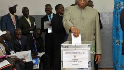 Les votants, le 9 septembre 2011 à Yaoundé. (SEYLLOU / AFP)