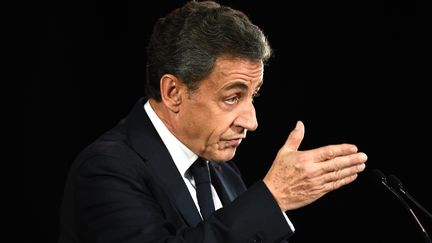 Nicolas Sarkozy, ancien président de la République, en meeting à Nimes pour la primaire de la droite, le18 novembre 2016. (PASCAL GUYOT / AFP)