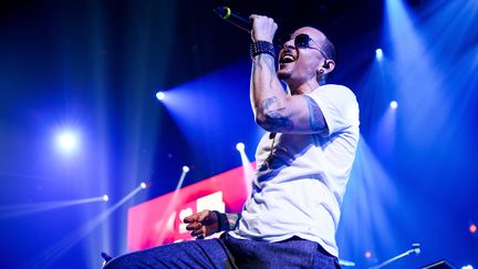 Le chanteur de Linkin Park, Chester Bennington, sur scène le 22 mai 2017 à Burbank, Californie (Etats-Unis)&nbsp; (RICH FURY / GETTY IMAGES NORTH AMERICA / AFP)