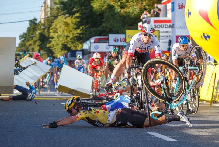 La chute ayant entraîné l'hospitalisation de Fabio Jakobsen. (ANDRZEJ GRYGIEL / PAP)