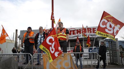 Yvon Scornet, porte parole de l'intersyndicale CGT-CFDT-CFE/CGC de la raffinerie Petroplus de&nbsp;Petit-Couronne (Seine-Maritime), le 6 f&eacute;vrier 2013.&nbsp; (CHARLY TRIBALLEAU / AFP)