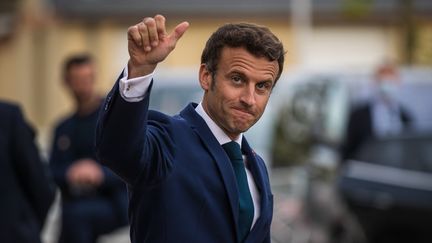 Le président français Emmanuel Macron après sa visite à l'hôpital militaire de Percy à Clamart, France, le 28 avril 2022. (CHRISTOPHE PETIT TESSON / POOL)