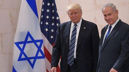 Le président américain, Donald Trump, et le premier ministre israélien, Benjamin Netanyahu, à leur arrivée au Musée d'Israël à Jérusalem, le 23 mai 2017. (MANDEL NGAN/AFP)