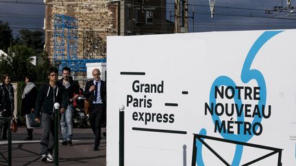 Une palissade indique la construction d une nouvelle station de metro dans le cadre du projet Grand Paris Express à Clamart dans les Hauts-de-Seine, en septembre 2017.&nbsp; (VINCENT ISORE / MAXPPP)