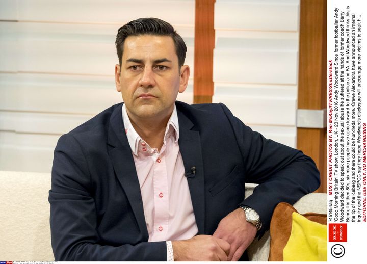 L'ancien footballeur Andy Woodward sur le plateau de l'émission "Good Morning Britain", le 23 novembre 2016, à Londres. (KEN MCKAY / ITV / SHUTTERST / SIPA)