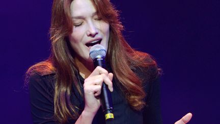 Carla Bruni chante pour la recherche contre la maladie d'Alzheimer en sept 2013.
 (Eric Feferberg / AFP)