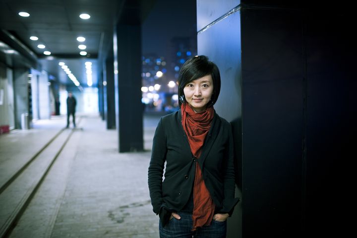 La journaliste Chai Jing pose &agrave; P&eacute;kin, le 18 mars 2012. (TAO WIAOFANG / IMAGINECHINA / AFP)