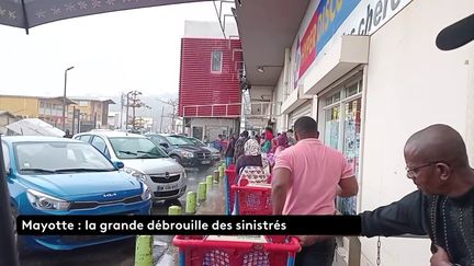 Cyclone Chido à Mayotte : la grande débrouille des sinistrés (franceinfo)