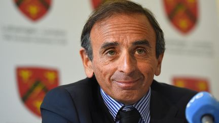 Eric Zemmour donne une conférence de presse, le 6 janvier 2015, à Bruxelles (Belgique). (EMMANUEL DUNAND / AFP)