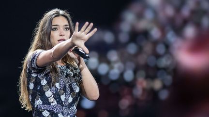 La chanteuse Alma, qui représente la France, a donné une permière prestation devant les caméras pour la vidéo disponible sur Internet.
 (Rolf Klatt / Shutterstock / SIPA)