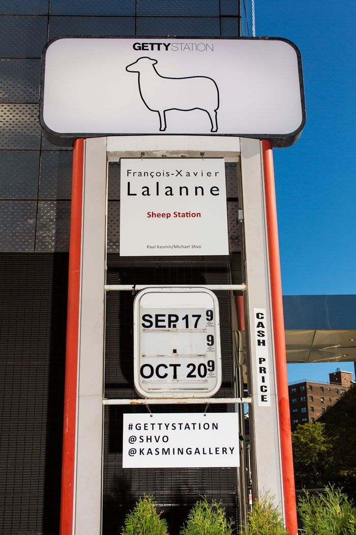 L'exposition "Sheep Station" de FX Lalanne se déroule jusqu'au 20 octobre 2013.
 (Courtesy of the Getty Station)