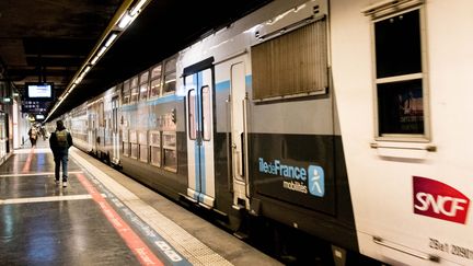 La gare de la porte de Clichy, à Paris, le 10 décembre 2021. (ARNAUD PAILLARD / HANS LUCAS / AFP)