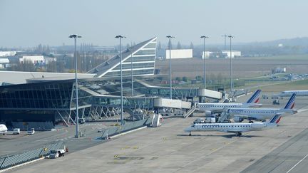 L'a&eacute;roport de Lille-Lesquin (Nord) risque d'&ecirc;tre tr&egrave;s perturb&eacute; d&egrave;s jeudi matin. ( PATRICK JAMES / LA VOIX DU NORD / MAXPPP)