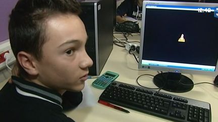 Un &eacute;l&egrave;ve du coll&egrave;ge Jean-Rostand, &agrave; Orl&eacute;ans (Loiret).&nbsp; ( FRANCE 3)