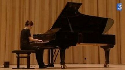 La pianiste Vanessa Wagner enregistre au Théâtre Auditorium de Poitiers
 (Culturebox)