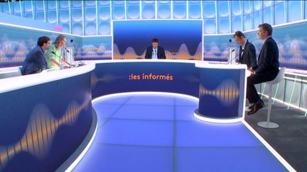 Tous les jours, les informés débattent de l'actualité autour de Lorrain Sénéchal et de Renaud Dély. (FRANCEINFO / RADIO FRANCE)