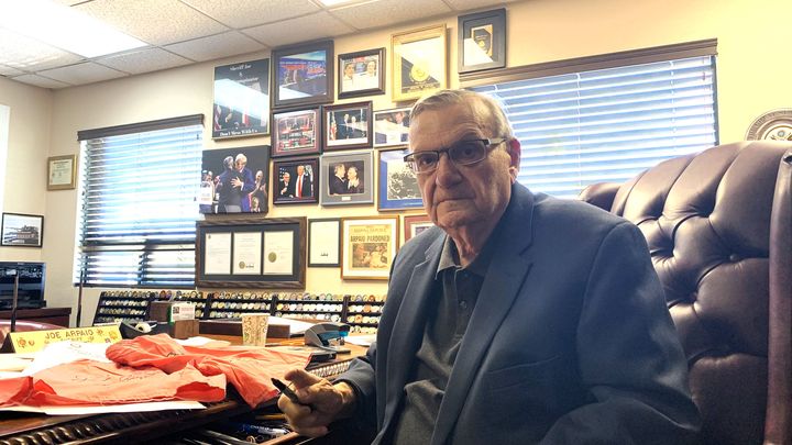 Joe Arpaio, ancien Sheriff du Comté de Maricopa en Arizona, accuse l'administration Biden d'avoir fait de la frontière avec le Mexique une passoire. (GILLES GALLINARO - FRANCEINFO - RADIO FRANCE)