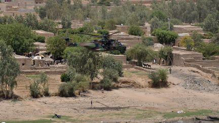 La région de Gao, au Mali, survolée par le président Emmanuel Macron à bord d'un hélicoptère de l'armée française le 19 mai 2017. (POOL NEW / X80003)