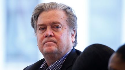 Le nouveau directeur général de campagne de Donald Trump, Steve Bannon, le 25 août 2016 lors d'une table ronde à la Trump Tower de Manhattan à New York (Etats-Unis). (CARLO ALLEGRI / REUTERS)