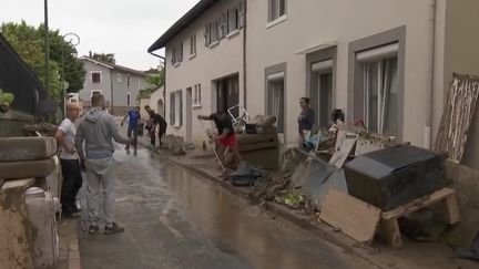 Orages :  dans le Rhône, des torrents dévastent les l'intérieur des maisons