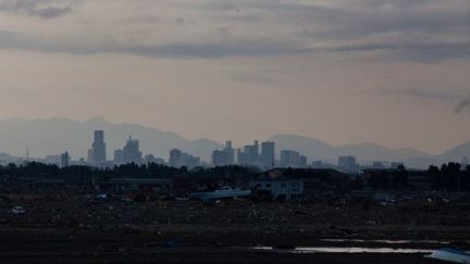 Vue de Sendaï, le 18 avril 2011, plus d'un mois après le séisme suivi d'un tsunami géant qui a ravagé la région. (YASUYOSHI CHIBA - AFP)