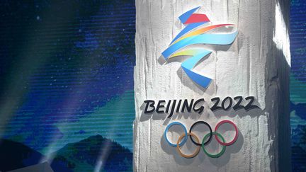 L'emblème des Jeux olympiques de Pékin 2022, révélé le 15 décembre 2017 dans la capitale chinoise. ((PAN ZHIWANG / IMAGINECHINA / AFP))