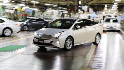 Des Toyota Prius hybride de l'usine Toyota d'Aichi (Japon), le 8 décembre 2017. (YOSHIKAZU TSUNO / GAMMA-RAPHO)