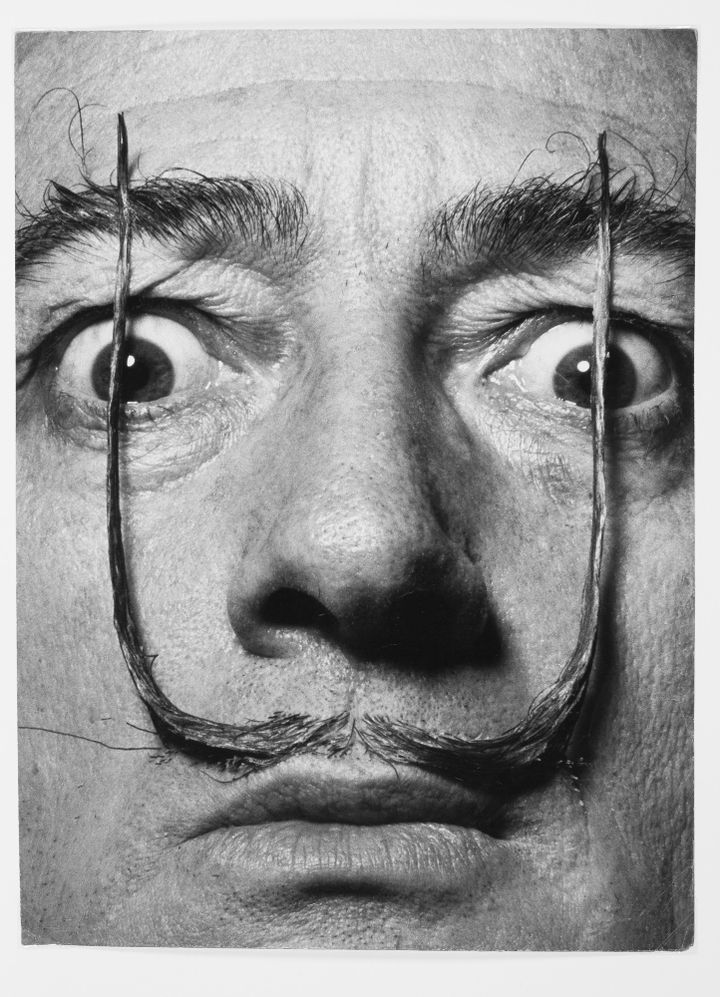 "La moustache de Dali". Tirage argentique d'époque. Estimation : 1 500 - 2 000 €  
 (Philippe Halsman)