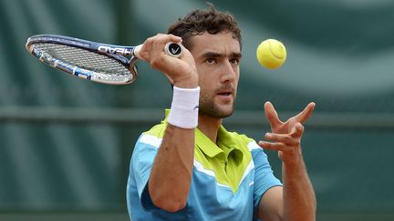 Marin Cilic, le 31 mai 2013, lors d'un match face &agrave; Victor Troicki, &agrave; Roland-Garros (Paris). (MIGUEL MEDINA / AFP)