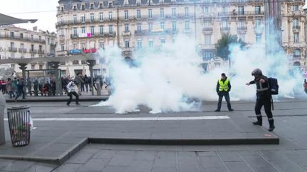 Les affrontements entre anti-pass et forces de l'ordre ont duré tout l'après-midi, le12 février 2022 Montpellier (Hérault). (NICOLAS CHATAIL / FRANCE TELEVISIONS)